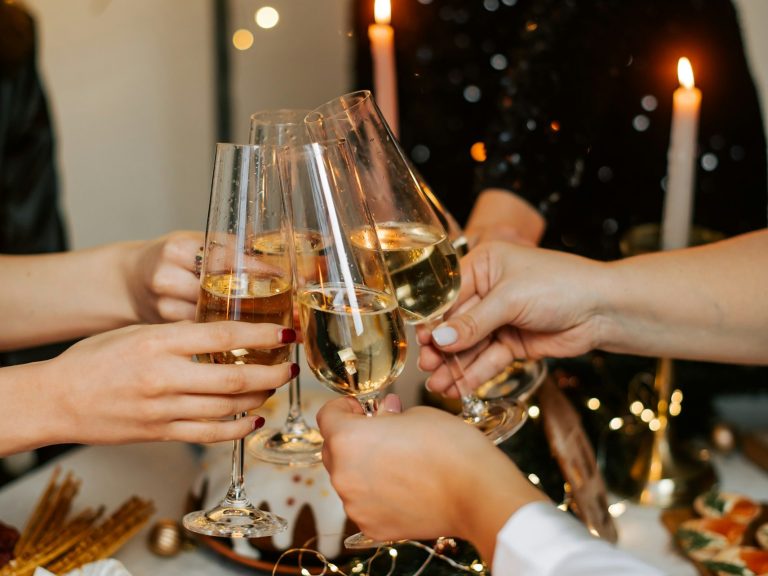 Gemütlicher Innenraum des Restaurants DOCK & DINE an der Gelting-Mole, Gelting, Niesgrau, Nieby, Weihnachten, Weihanchtsessen